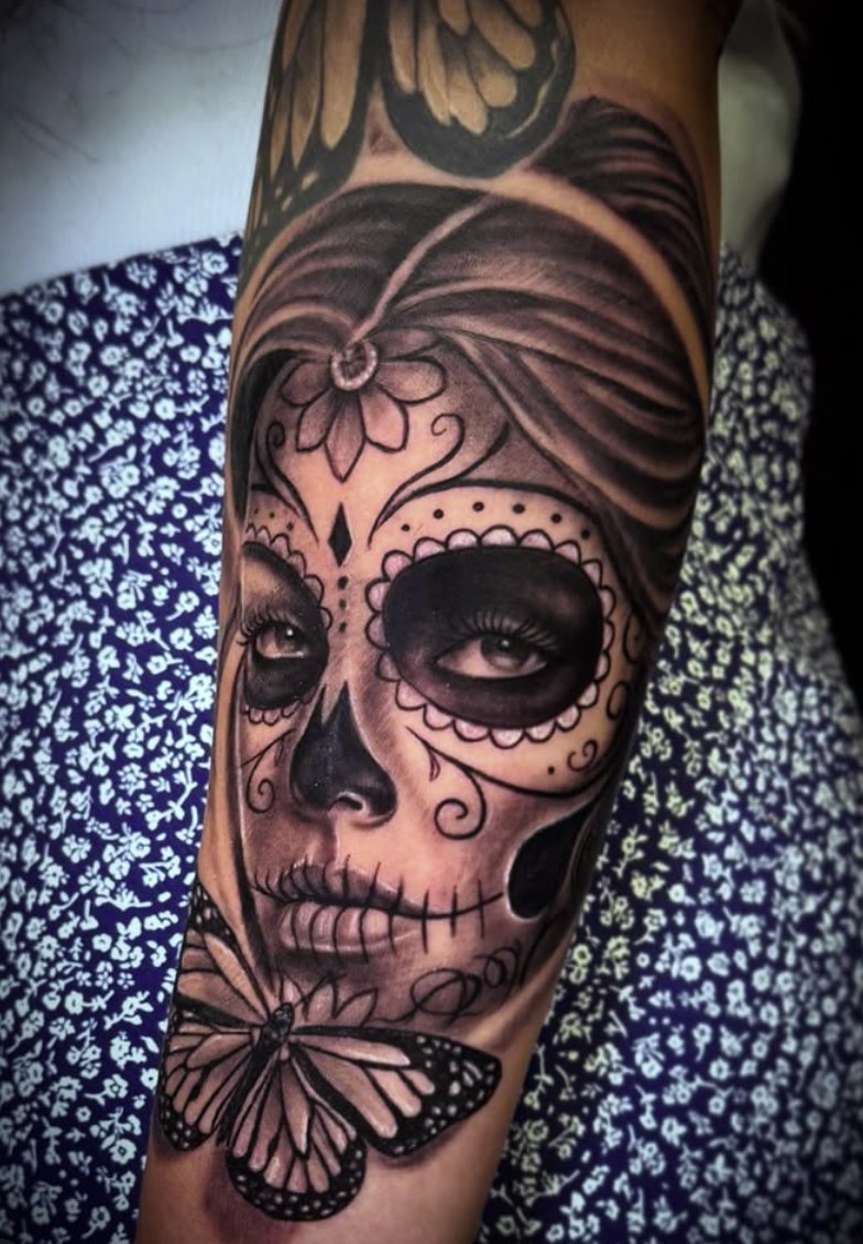 Black and grey sugar skull (Día de los Muertos) sleeve tattoo by David Mariscal